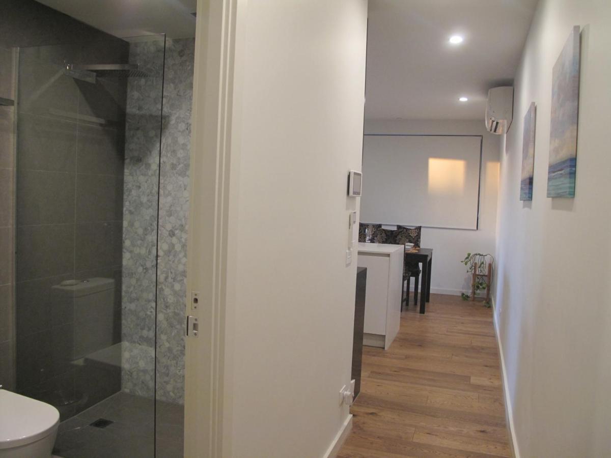 Modern 3 Bedroom Apt With Free Parking, Netflix, Wifi & Welcome Wine By Bnb Pro ملبورن المظهر الخارجي الصورة