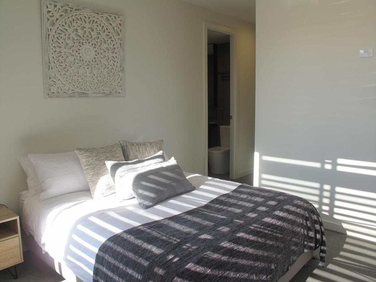 Modern 3 Bedroom Apt With Free Parking, Netflix, Wifi & Welcome Wine By Bnb Pro ملبورن المظهر الخارجي الصورة
