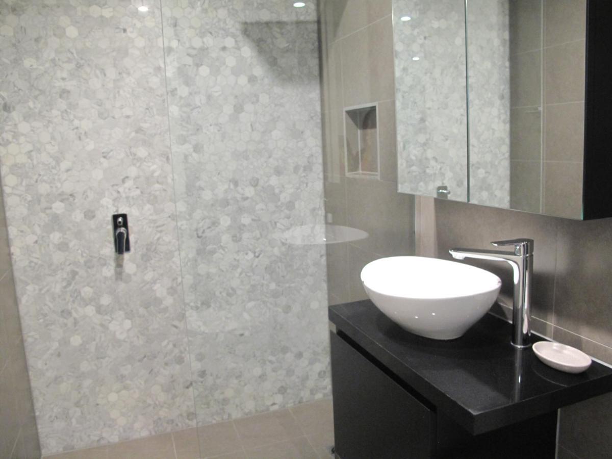 Modern 3 Bedroom Apt With Free Parking, Netflix, Wifi & Welcome Wine By Bnb Pro ملبورن المظهر الخارجي الصورة