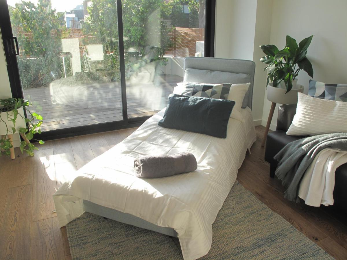 Modern 3 Bedroom Apt With Free Parking, Netflix, Wifi & Welcome Wine By Bnb Pro ملبورن المظهر الخارجي الصورة