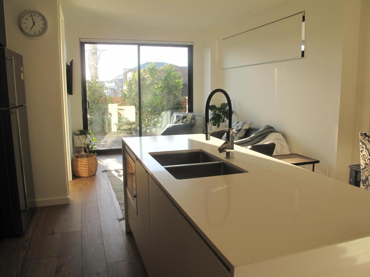 Modern 3 Bedroom Apt With Free Parking, Netflix, Wifi & Welcome Wine By Bnb Pro ملبورن المظهر الخارجي الصورة