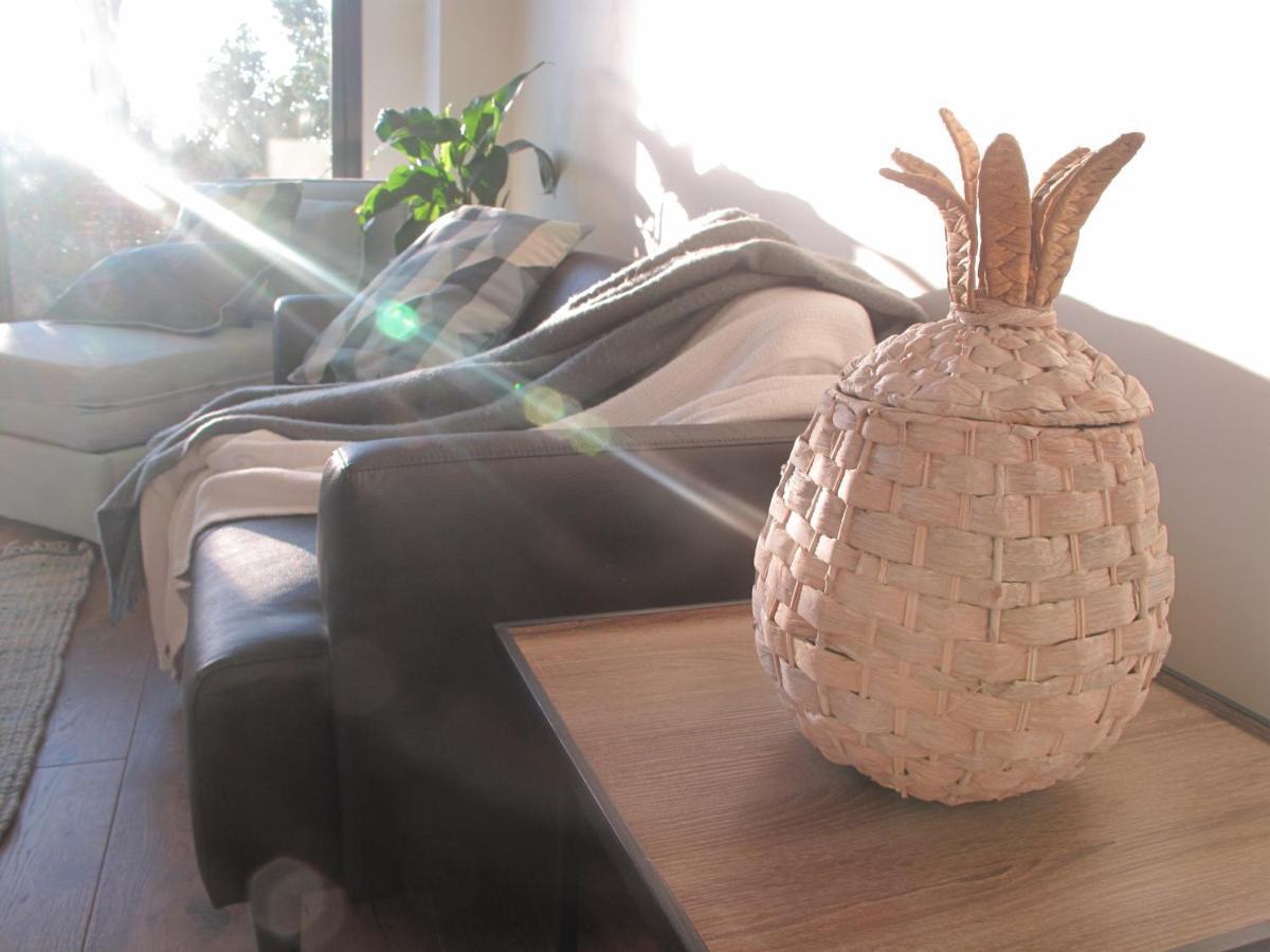 Modern 3 Bedroom Apt With Free Parking, Netflix, Wifi & Welcome Wine By Bnb Pro ملبورن المظهر الخارجي الصورة