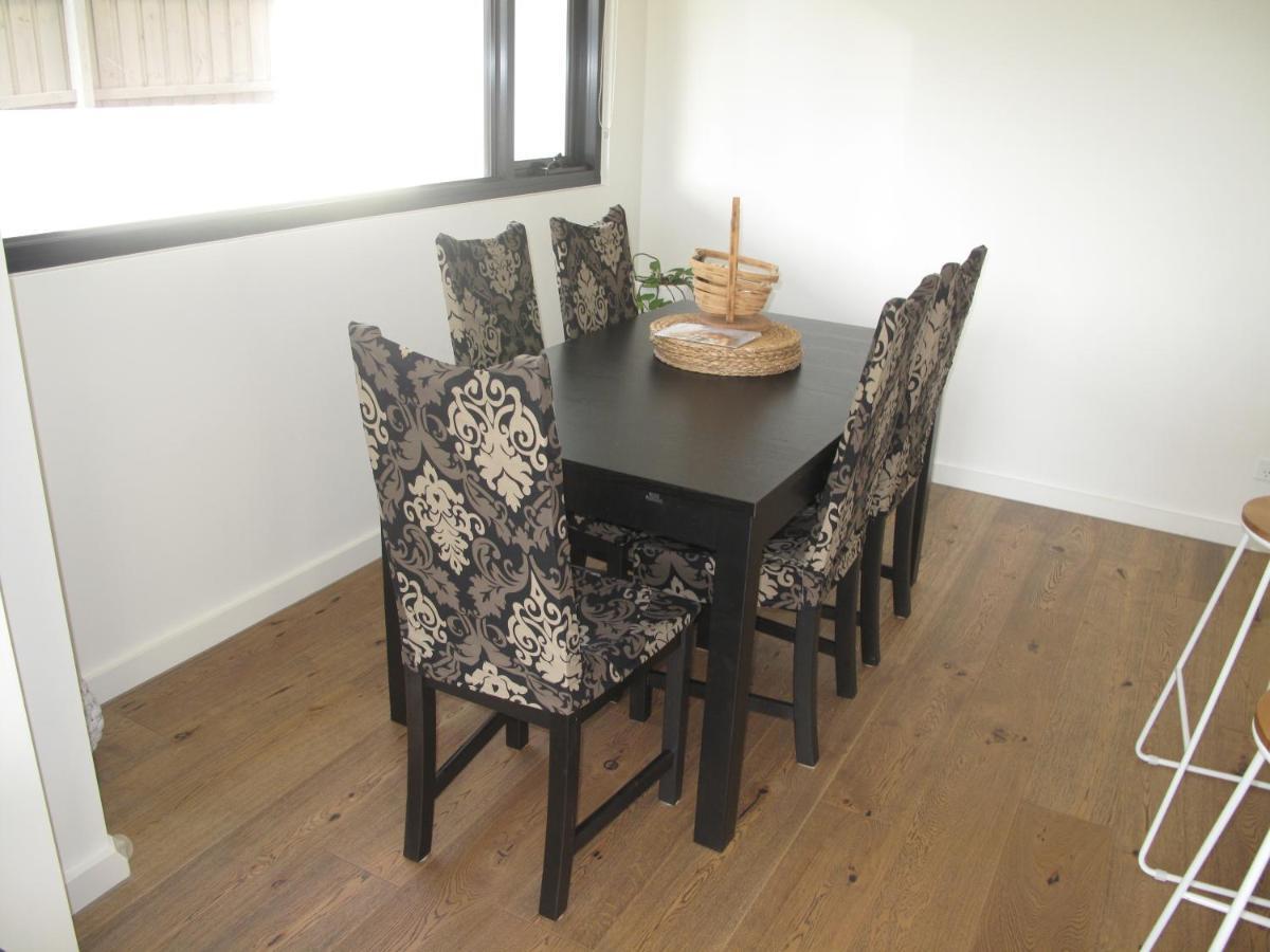 Modern 3 Bedroom Apt With Free Parking, Netflix, Wifi & Welcome Wine By Bnb Pro ملبورن المظهر الخارجي الصورة