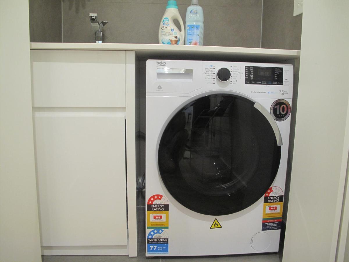 Modern 3 Bedroom Apt With Free Parking, Netflix, Wifi & Welcome Wine By Bnb Pro ملبورن المظهر الخارجي الصورة